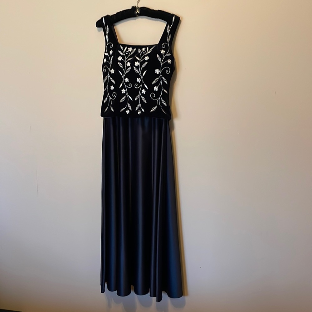 Stenay Black Velvet Satin Embroidered Beaded Gown Women's Size 8